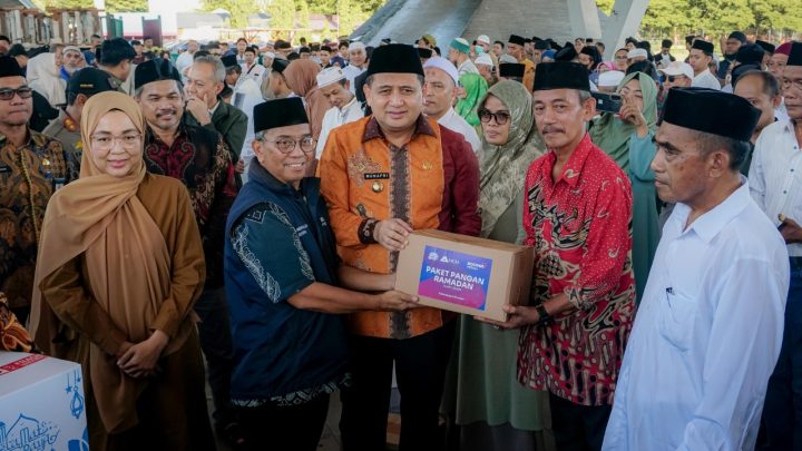 Pemkot Makassar Bersama Bosowa Peduli Salurkan Ribuan Paket Lebaran untuk Pekerja Keagamaan pemkot makassar