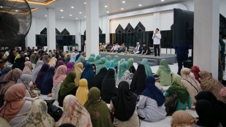 Wali Kota Munafri Buka Puasa Bersama Jemaah Masjid Al-Markaz wali kota munafri