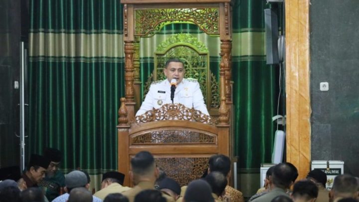 Munafri Arifuddin Laksanakan Salat Zuhur Perdana di Balai Kota Bersama Pegawai Pemkot Makassar munafri arifuddin