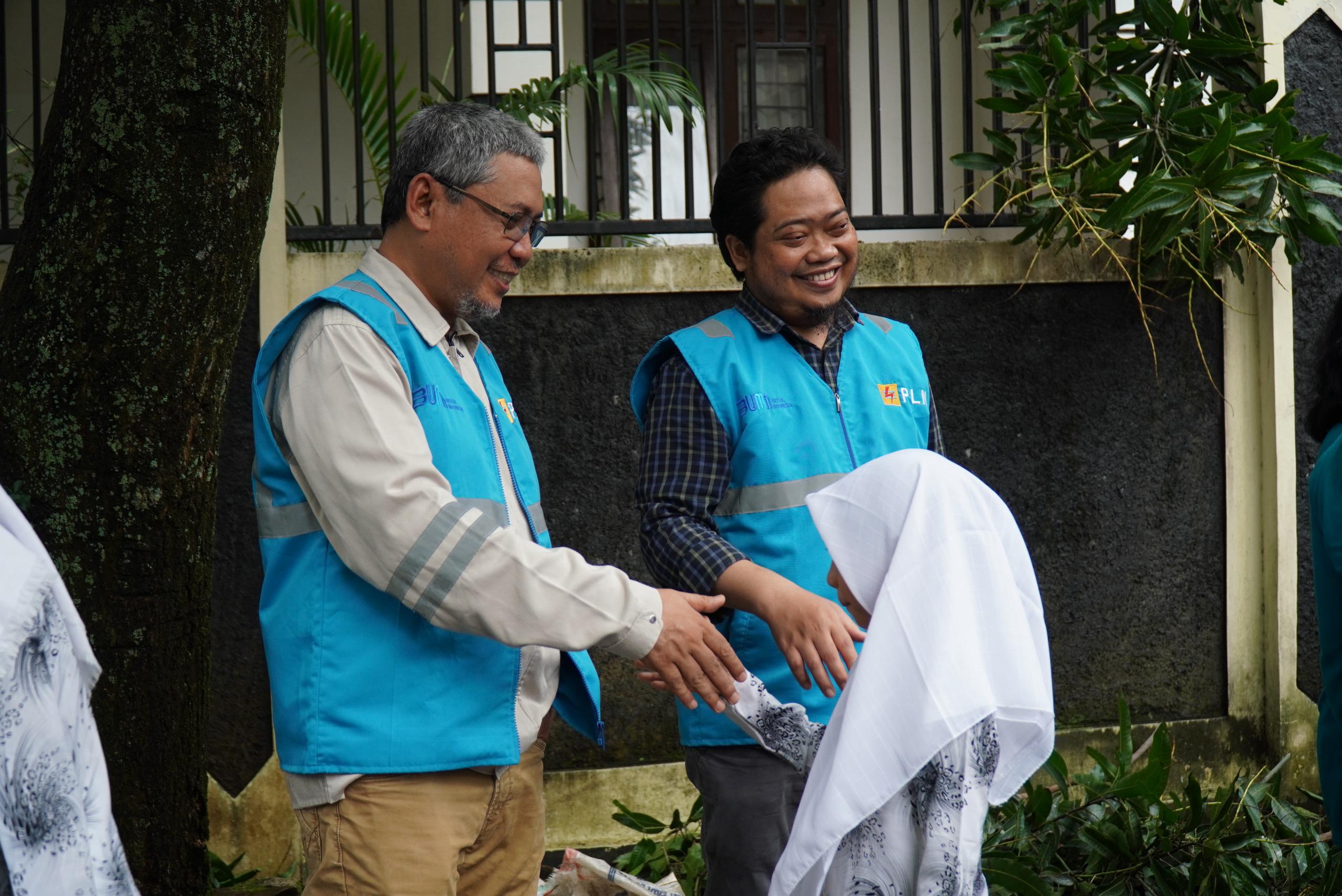 Berbagi Berkah Ramadhan, PLN IP UBP Tello Salurkan Bantuan Pada Anak Yatim dan Dhuafa