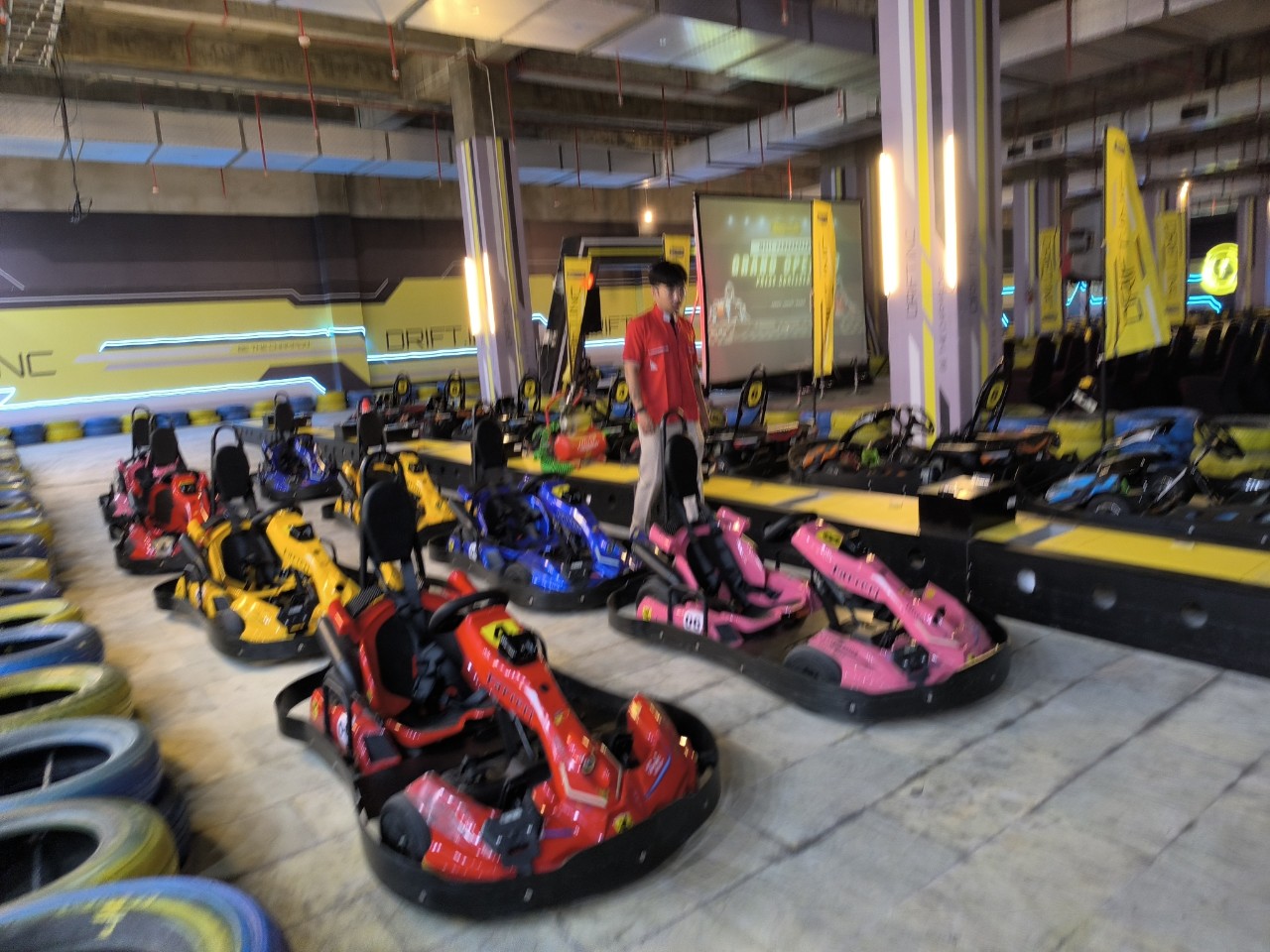 Terbesar di Sulawesi, Arena Gokart Pertama Resmi Beroperasi di Makassar