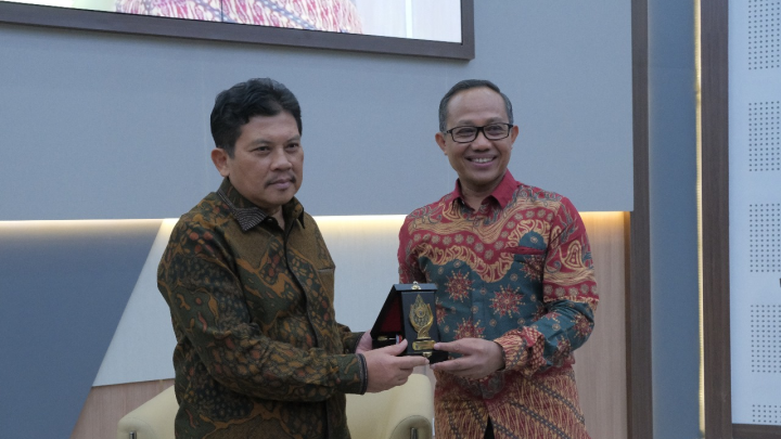 Kuliah Umum di Unhas, Dirut BPJS Kesehatan Bahas Investasi Kesehatan Generasi Emas Kuliah umum di Unhas