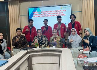 Dekan Vokasi Unhas Lepas Empat Mahasiswa Prodi Metalurgi Ekstraksi Lanjut Studi di China