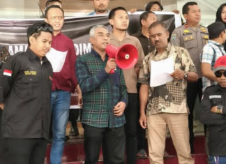 DPRD Makassar Terima Aspirasi Pengunjuk Rasa Soal Dugaan Aktivitas LGBT di Klub Malam