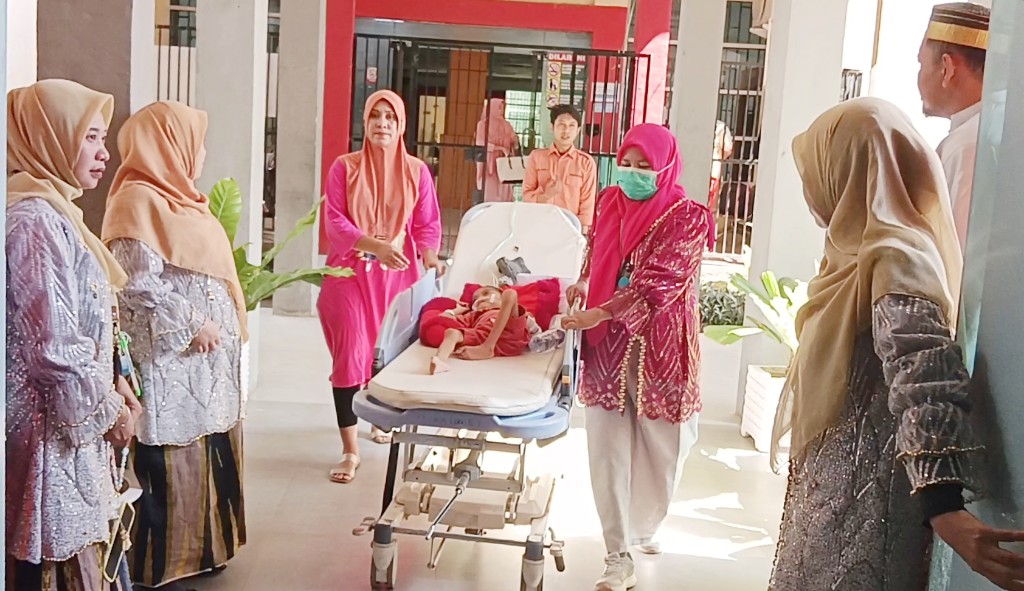 Layani Pasien Jelang Puncak Hari Jadi ke-162 Jeneponto, Nakes RSUD Latopas Mengenakan Pakaian Adat