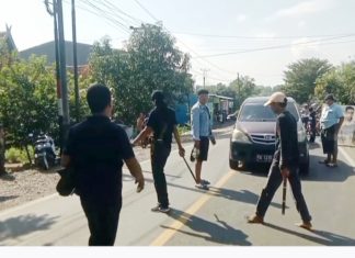 Diduga Kasus Pelecehan Seksual, Warga Balang Beru Jeneponto Gelar Aksi Unjuk Rasa, Terlihat Sajam