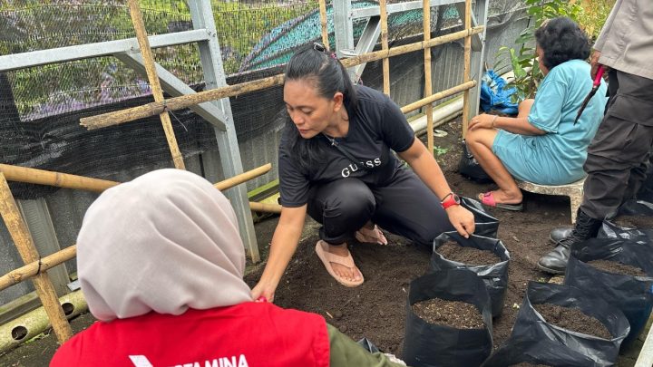 Pertamina Patra Niaga IT Bitung Dukung Pemberdayaan Ibu Rumah Tangga Melalui Hidroponik pertamina patra niaga