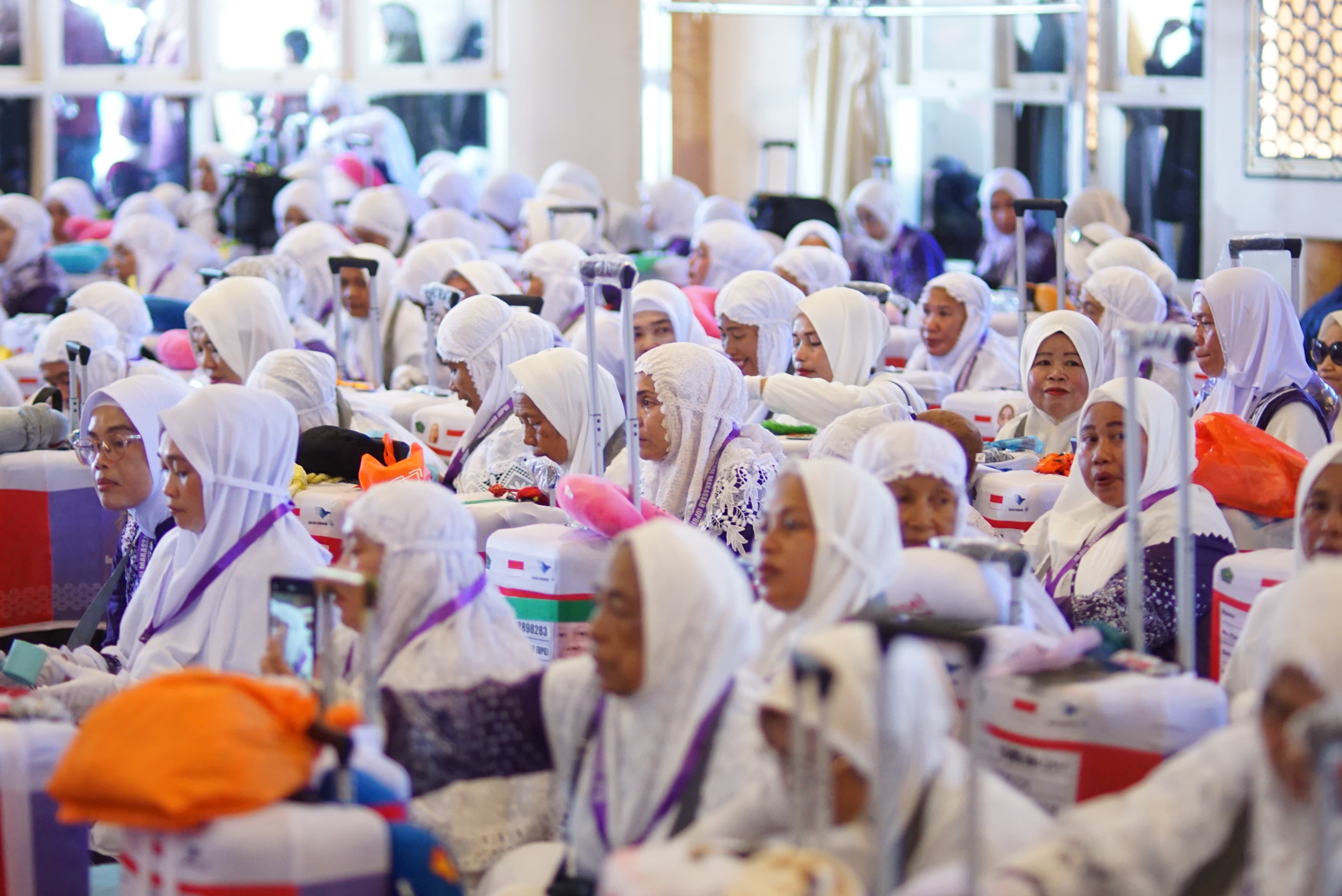 Bupati Jeneponto Lepas 345 Jamaah Calon Haji Kloter 40 Embarkasi Makassar