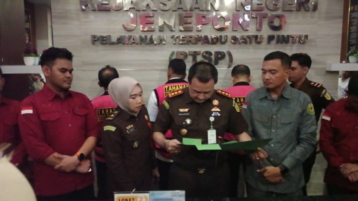 Kejari Tahan Kadisdikbud Jeneponto, Eks Kadis, dan Penyedia dalam Kasus Penyalahgunaan Dana BOS Kejari Tahan