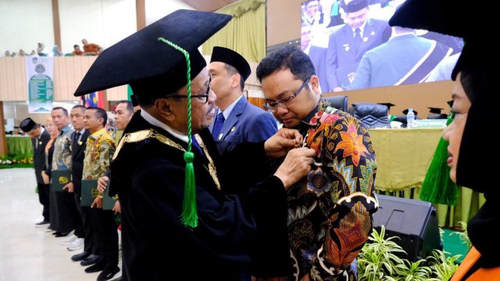 Selamat! Wabup Gowa Terima Penghargaan dan Pin Emas dari UMI Makassar Pemkab gowa