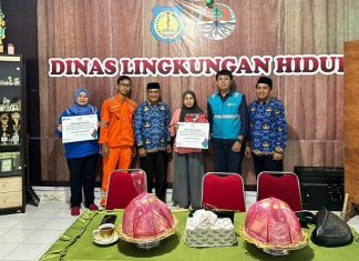 Dukung Program Lingkungan Hidup, UP PLTD Selayar Salurkan Bantuan Pengelolaan Lingkungan pada DLH Selayar