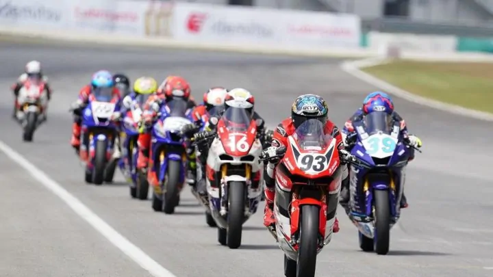 Tampakkan Semangat Juang Tinggi, Pebalap AHRT Amankan Puncak Klasemen ARRC Pebalap AHRT