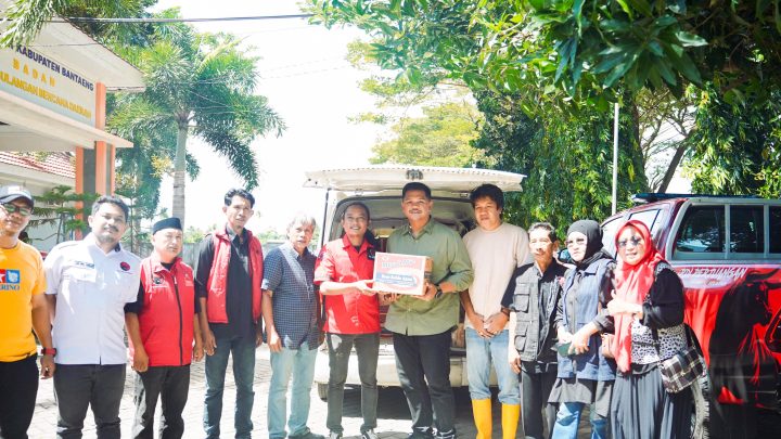 BAGUNA PDIP Sulsel Salurkan Bantuan Sembako ke Korban Banjir di Bantaeng Baguna PDIP sulsel