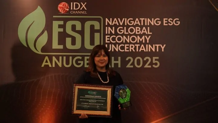 Membanggakan! XLSMART Kembali Raih Tiga Penghargaan Bidang ESG, Layanan Pelanggan, dan Teknologi xlsmart telecom sejahtera