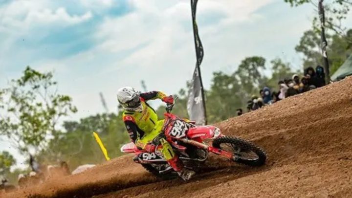 Tunggangi Honda CRF250R, Arsenio Algifari Siap Tampil Maksimal Sirkuit Akmil Magelan di Kejurnas Motocross honda crf250r