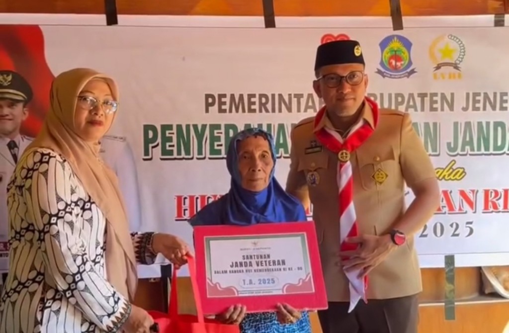 Hormati Pejuang, Bupati dan Dandim 1425 Jeneponto Serahkan Bantuan kepada Janda Veteran