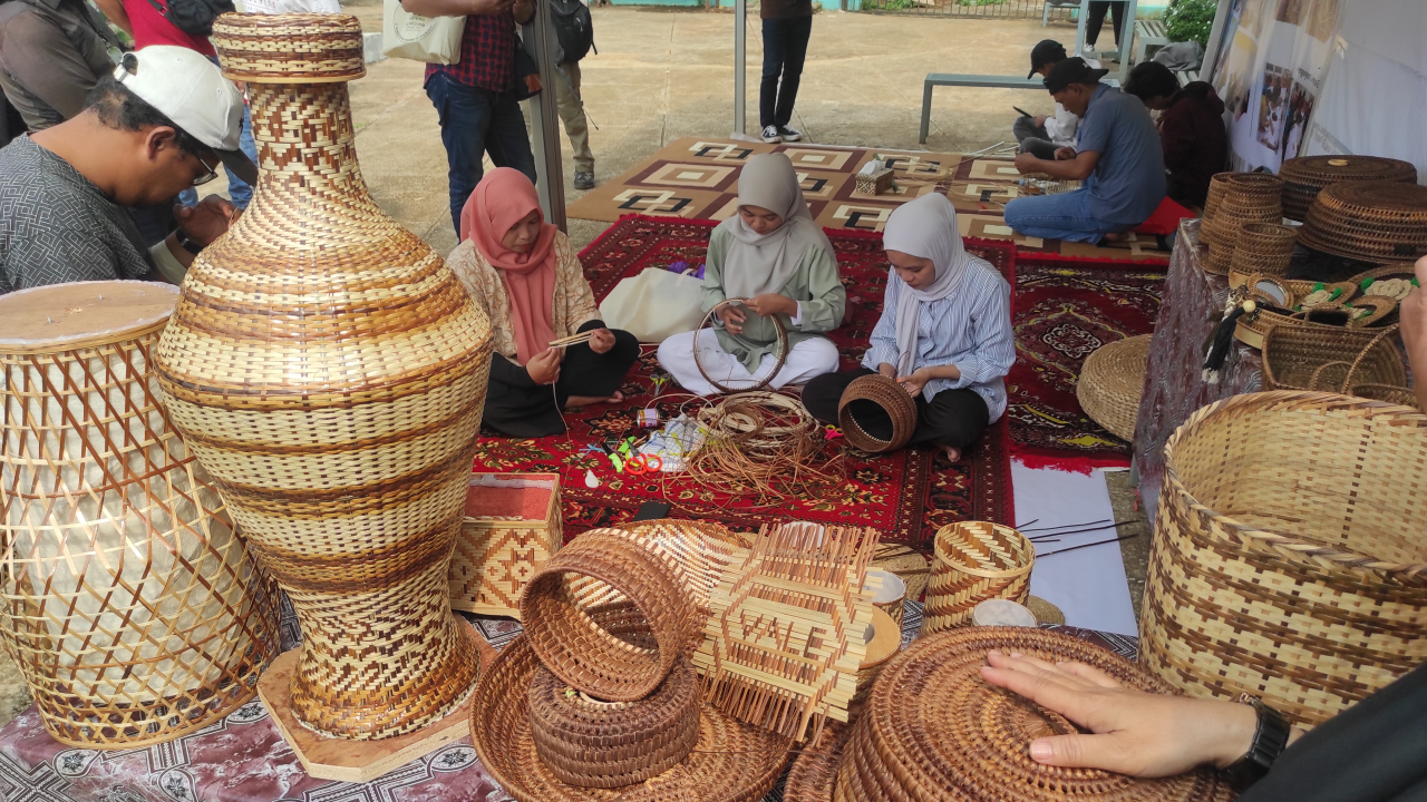 Berkat PT Vale, Pengrajin Teduhu di Sorowako Terus Beregenerasi Menjaga Kearifan Lokal