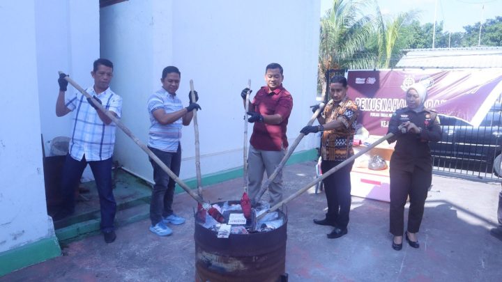 Kejari Jeneponto Kembali Musnahkan Barang Bukti Tindak Pidana Kejari Jeneponto