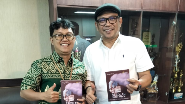 Dosen Teknologi Pendidikan UNM Luncurkan Buku Sekolah Bukan Pabrik, Dapat Apresiasi WR III Dosen