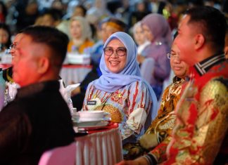 Sukses Kibarkan dan Turunkan Bendera, Bupati Husniah Apresiasi Paskibraka