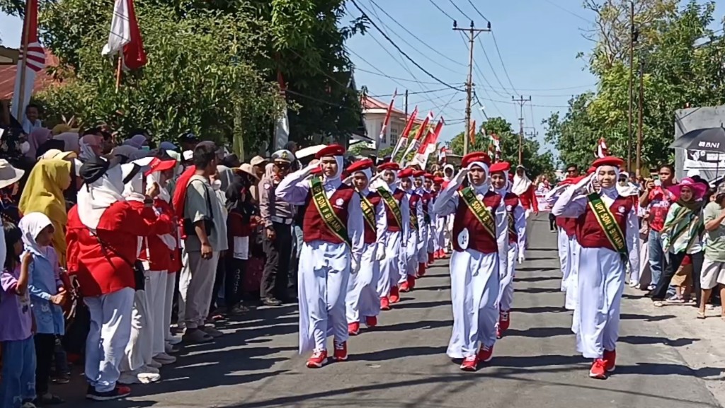 Lepas Gerak Jalan Indah HUT RI ke-80, Bupati Jeneponto Bangga Akan Kreativitas dan Semangat Pelajar