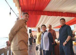 Munafri Dampingi Titiek Soeharto dan Mentan mran Sulaiman Nikmati Sunset di Kapal Phinisi