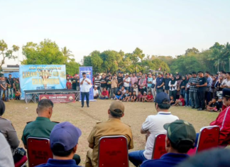 Gubernur Sulsel Serahkan Bantuan Keuangan Rp10,5 M untuk Pemkab Maros, Fokus ke Jembatan dan Lapangan Bola Gollae
