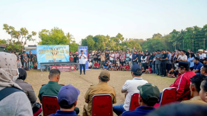 Gubernur Sulsel Serahkan Bantuan Keuangan Rp10,5 M untuk Pemkab Maros, Fokus ke Jembatan dan Lapangan Bola Gollae Gubernur Sulsel