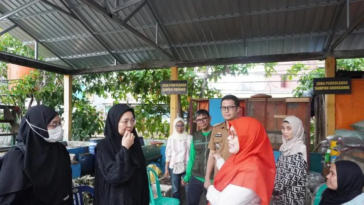 Dorong Pengelolaan Sampah Organik, Yeni Rahman Serahkan Maggot BSF ke TPS3R Mariso yeni rahman