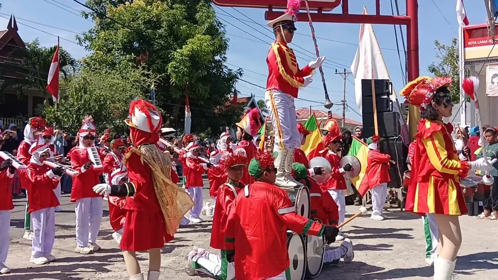 100 Siswa UPT SDN 8 Binamu Meriahkan Ajang Gerak Jalan Indah HUT RI ke-80 di Jeneponto