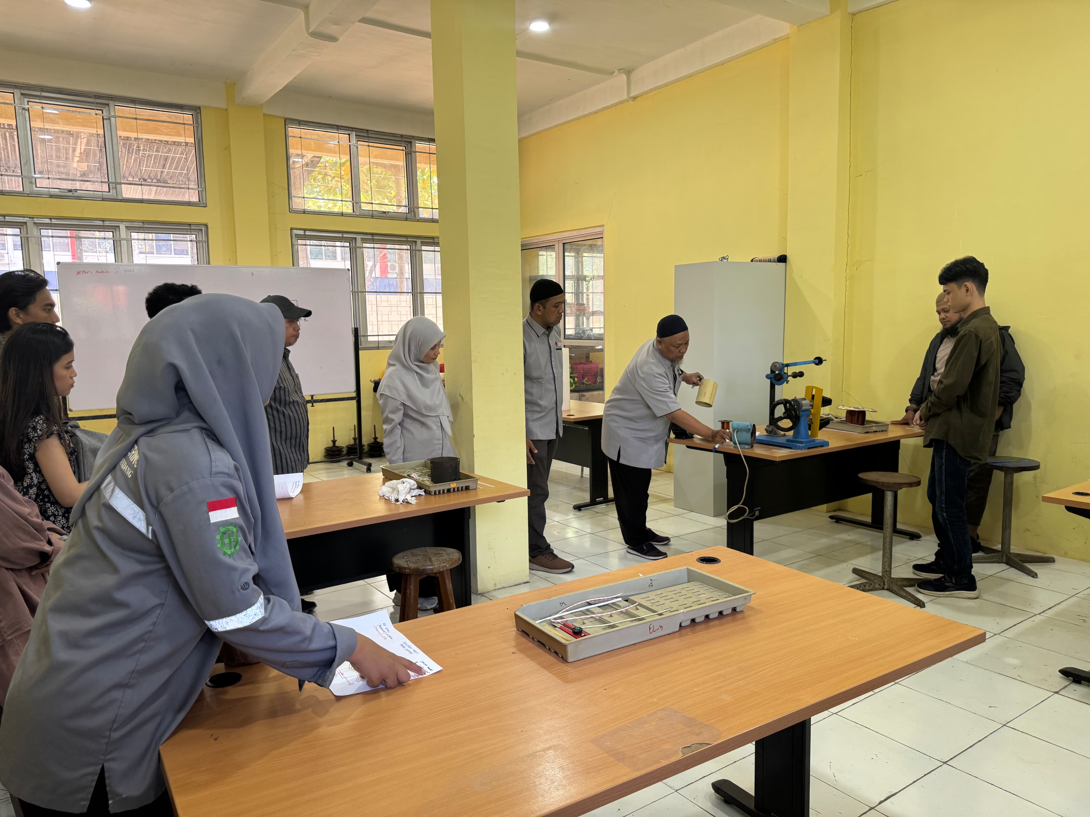 Pelatihan Gulung Motor Induksi Bagi Masyarakat Produktif di Desa Nisombalia Kabupaten Maros