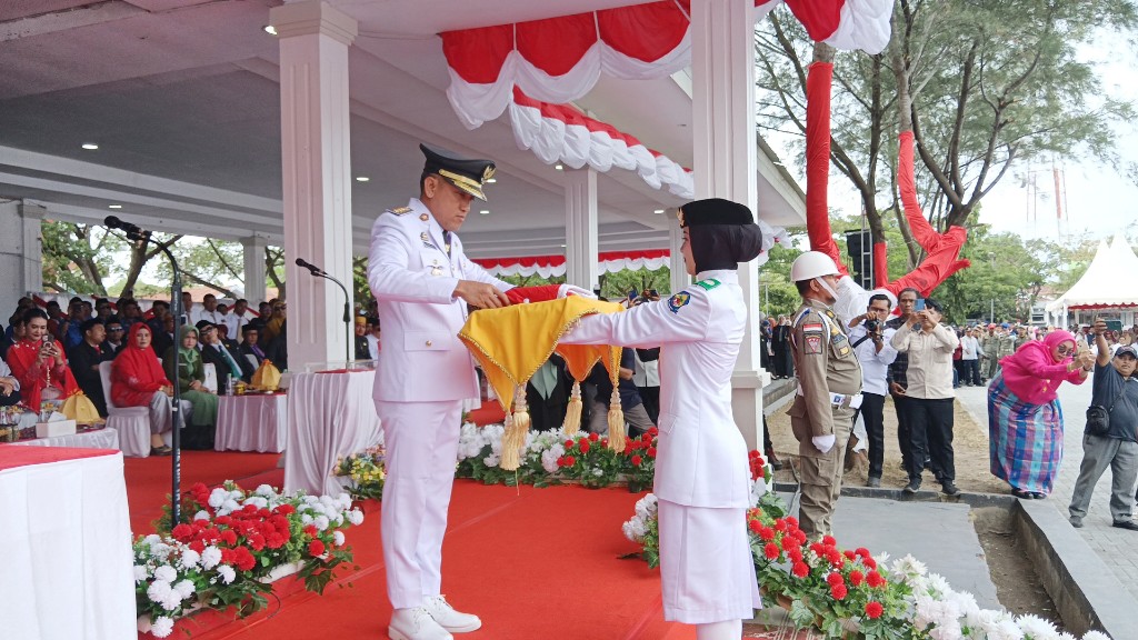 Perdana, Bupati Jeneponto Paris Yasir Bertindak Sebagai Inspektur Upacara Pengibaran Sang Merah Putih HUT RI