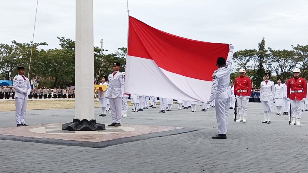 Perdana, Bupati Jeneponto Paris Yasir Bertindak Sebagai Inspektur Upacara Pengibaran Sang Merah Putih HUT RI