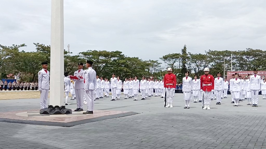 Perdana, Bupati Jeneponto Paris Yasir Bertindak Sebagai Inspektur Upacara Pengibaran Sang Merah Putih HUT RI