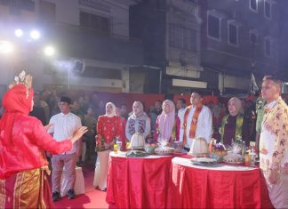 Kompak Hadiri Pesta Rakyat, Munafri dan Aliyah Ajak Warga Makassar Rawat Kebersamaan