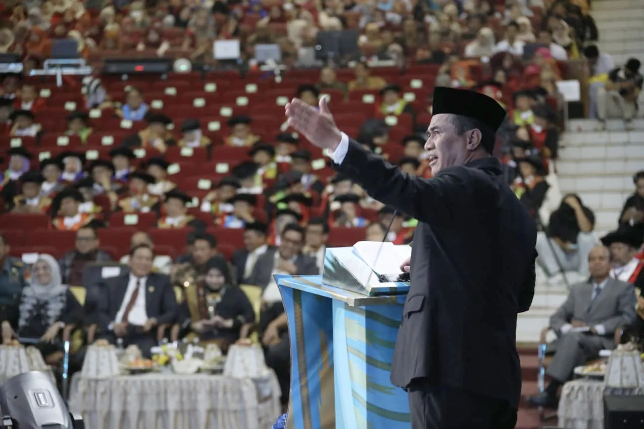 Orasi Ilmiah Saat Dies Natalis Unhas, Mentan Amran Ajak Kampus Cetak Generasi Unggul