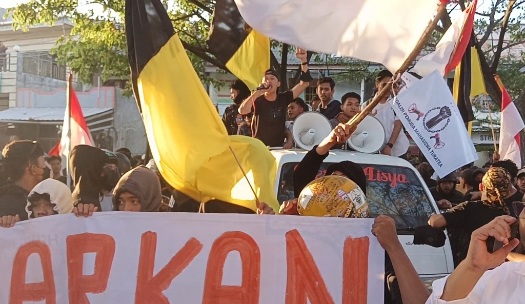 Massa Geruduk DPRD Jeneponto, Tuntut Bubarkan DPR karena Kenaikan PBB-P2