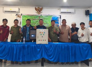 Tim Pengabdian Dosen Politeknik Negeri Ujung Pandang Pasang Panel Listrik Berbasis IoT Untuk Pamsimas Desa Nisombalia