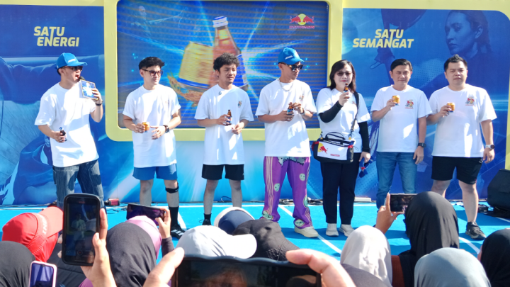 Kratingdaeng Luncurkan Kampanye Satu Energi, Satu Semangat di Monumen Mandala Makassar Kratingdaeng