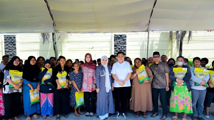 Wakil Gubernur dan Pimpinan Dewan Gelar Aksi Jumat Berkah di Gedung DPRD Sulsel Pemprov sulsel