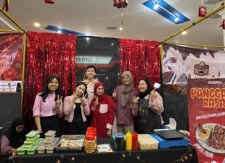 Mahasiswa UC Makassar Dorong UMKM Dalen Cake by Mahda Melalui Edukasi Digital Marketing