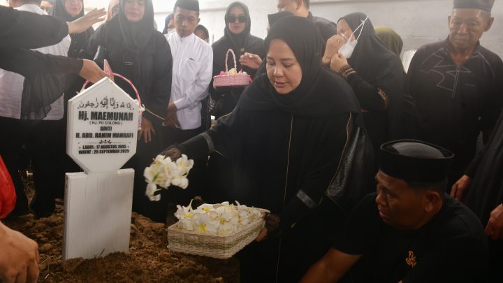 Ribuan Pelayat Iringi Pemakaman Ibunda Wakil Gubernur Sulsel Pemprov sulsel