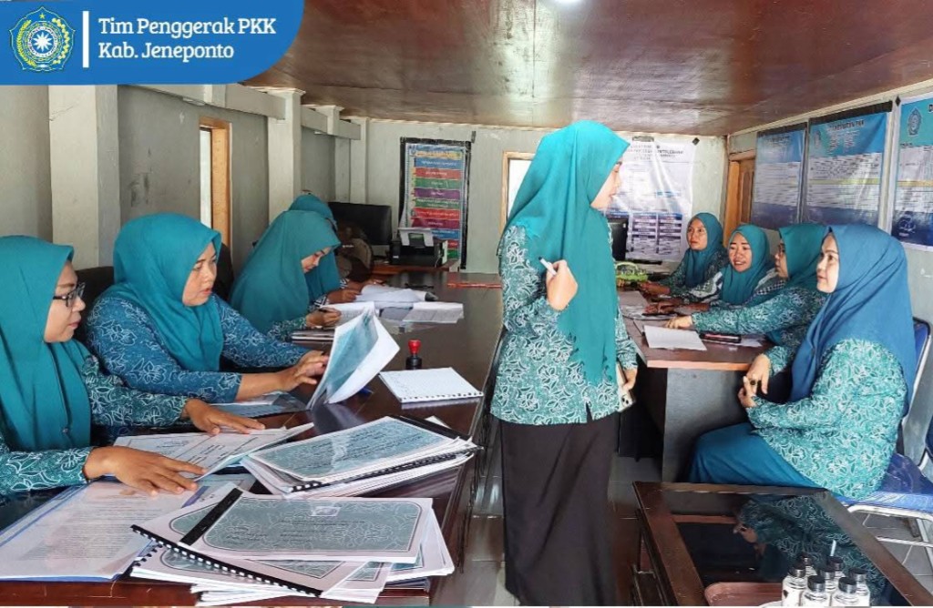 TP PKK Kabupaten Jeneponto Gelar Pembinaan 10 Program Pokok PKK di Desa dan Kelurahan