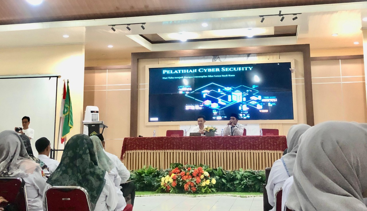 Telkom Regional 5 Kembali Gelar Pelatihan Keamanan Siber di MAN 2 Makassar