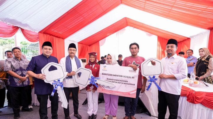 Gubernur Sulsel Bersama Mensos Resmikan Bantuan Rumah untuk Naila dan Keluarga, Siswi Sekolah Rakyat yang Dipilih Presiden Pemprov sulsel