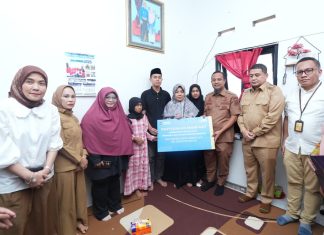 Gubernur Sulsel Serahkan Bantuan untuk Keluarga Korban Kebakaran DPRD Makassar