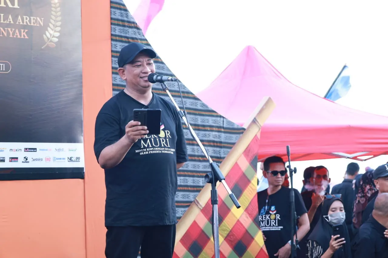 Minum Kopi dengan Gula Aren Oleh Peserta Terbanyak di Bulukumba Pecahkan Rekor MURI, Bupati Apresiasi KM Bulukumba