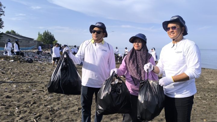 GoZero Telkom Hadir di Makassar, Sukses Angkut 1,4 Ton Sampah di Pantai Barombong dan Galesong gozero telkom