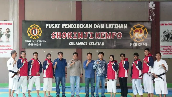 Ona va ogil hammomda jinsiy aloqada