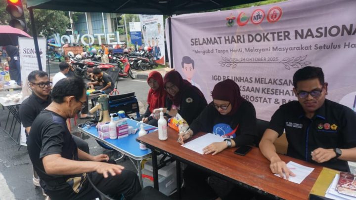 Gelar Pengabdian Masyarakat, Departemen Urologi FK Unhas Lakukan Pemeriksaan Kesehatan Gratis pengabdian masyarakat